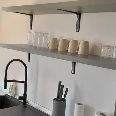 Coresi, 2 Camere, Sleeps 6 Large Private Garden Pets Welcome *