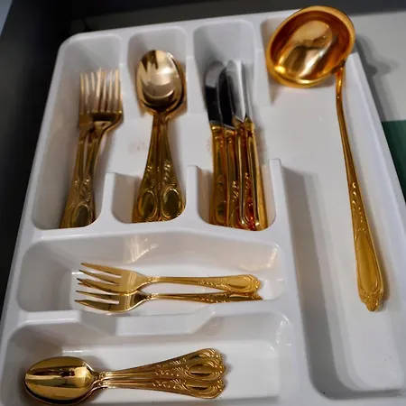 Coresi, 2 Camere, Sleeps 6 Large Private Garden Pets Welcome Lägenhet