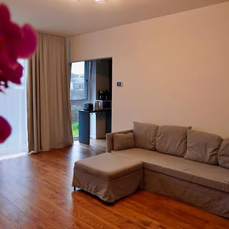 Lägenhet Coresi, 2 Camere, Sleeps 6 Large Private Garden Pets Welcome *