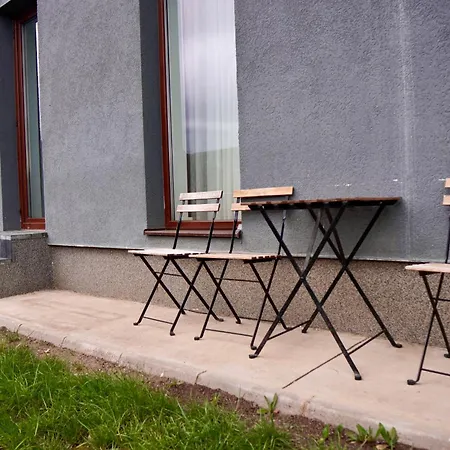 Coresi, 2 Camere, Sleeps 6 Large Private Garden Pets Welcome *