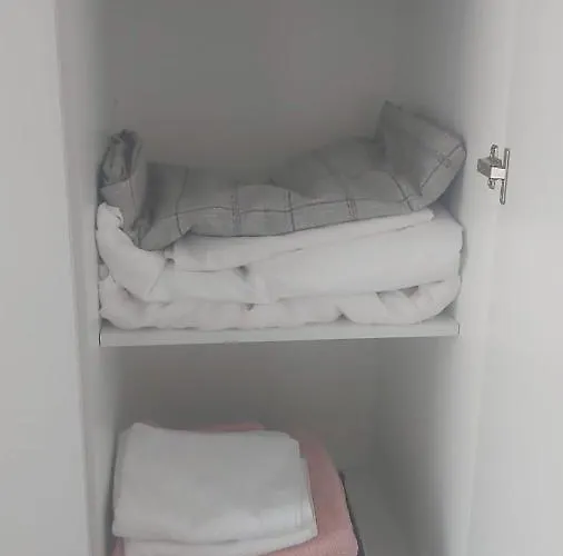 Coresi, 2 Camere, Sleeps 6 Large Private Garden Pets Welcome * Braszów