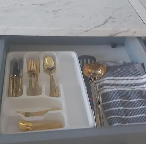 Coresi, 2 Camere, Sleeps 6 Large Private Garden Pets Welcome *