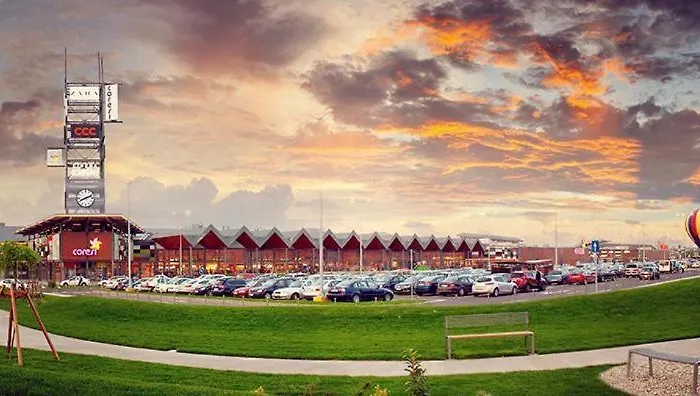 Apartment Coresi, 2 Camere, Sleeps 6 Large Private Garden Pets Welcome Brasov