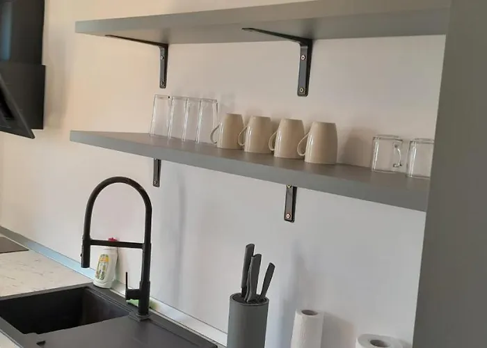 Coresi, 2 Camere, Sleeps 6 Large Private Garden Pets Welcome *