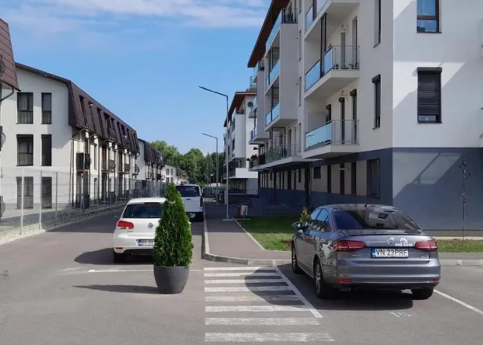 Apartament Coresi, 2 Camere, Sleeps 6 Large Private Garden Pets Welcome