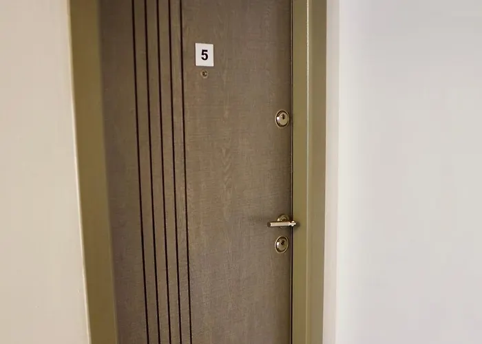 Coresi, 2 Camere, Sleeps 6 Large Private Garden Pets Welcome Braszów