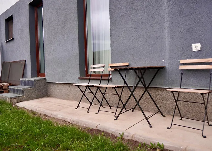 Coresi, 2 Camere, Sleeps 6 Large Private Garden Pets Welcome *