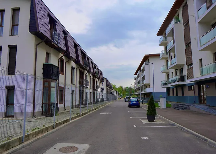 Coresi, 2 Camere, Sleeps 6 Large Private Garden Pets Welcome * Brasov